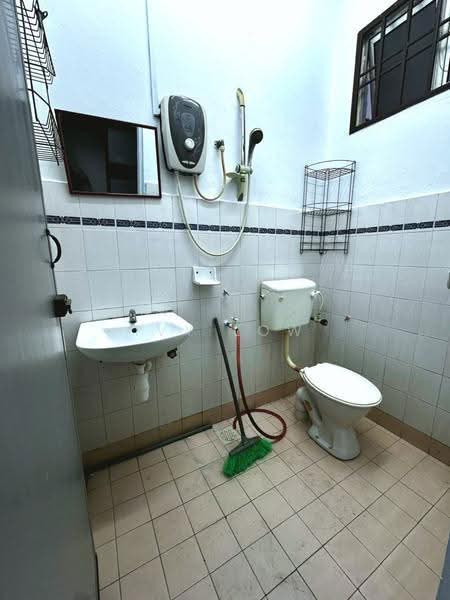 Semi-Detached House for Rent in Taman Rinting (Masai) - Ivy Low - Bathroom - PropertyGuru.com.my