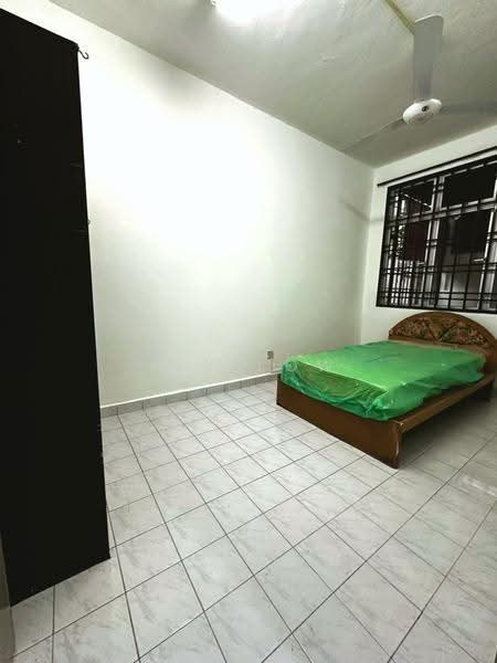 Semi-Detached House for Rent in Taman Rinting (Masai) - Ivy Low - Bedroom - PropertyGuru.com.my