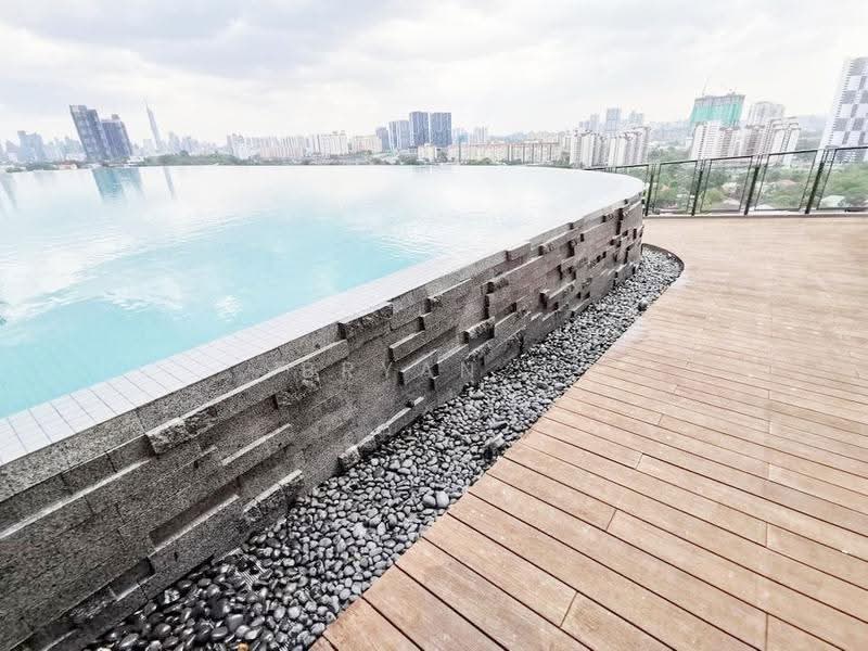 Kediaman Servis untuk Disewa di Kenwingston Platz - Bryan . - Pool - PropertyGuru.com.my