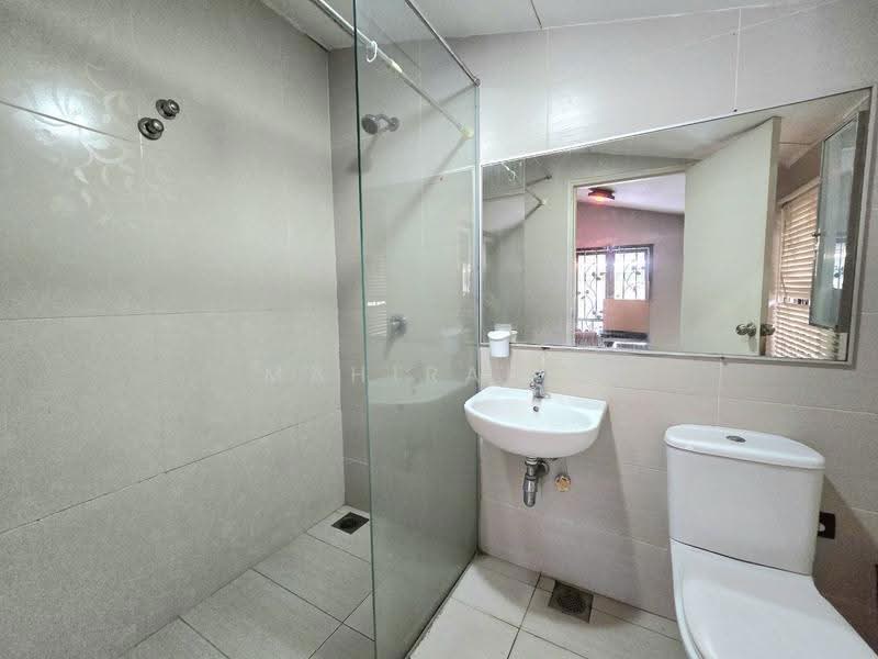 Semi-Detached House for Sale in Subang Bestari (Shah Alam) - Mahirah . - Bathroom - PropertyGuru.com.my