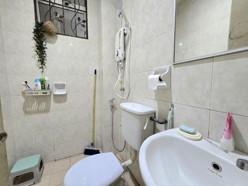 Semi-Detached House for Sale in Subang Bestari (Shah Alam) - Mahirah . - Bathroom - PropertyGuru.com.my