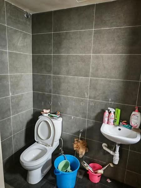 Service Residence for Sale at Midas @ Seri Alam - Ivy Low - Bathroom - PropertyGuru.com.my