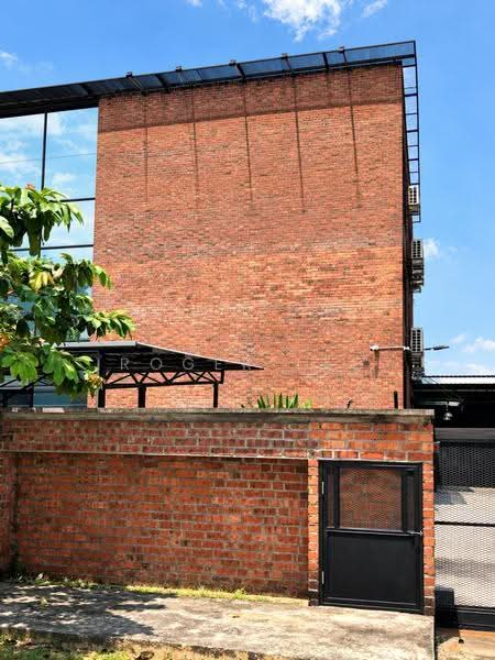 Semi-D Factory for Sale in Taman Subang Perdana (Sungai Buloh) - Roger Lee - Exterior - PropertyGuru.com.my