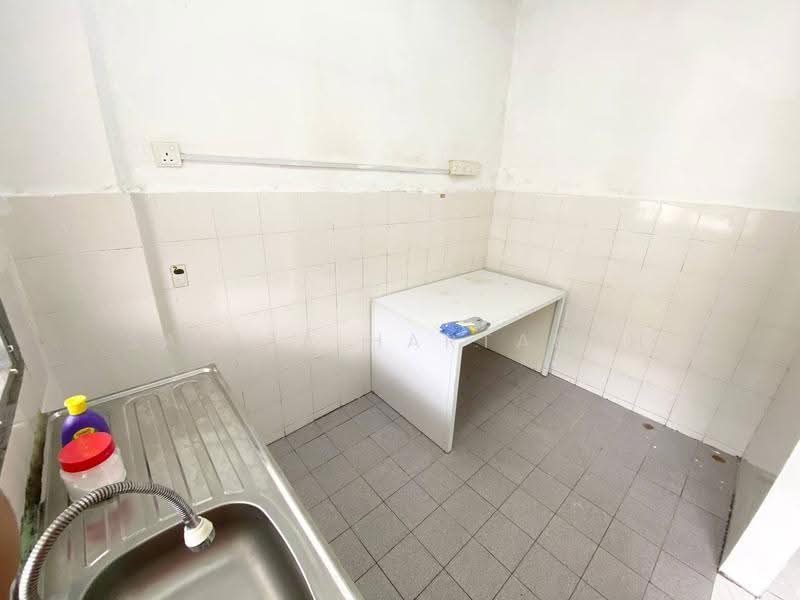 Pangsapuri untuk Dijual di Taman Setia Balakong - Sariza Hartanah - Kitchen - PropertyGuru.com.my