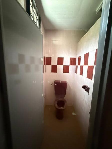 Shop for Rent in Taman Tiram Jaya (Ulu Tiram) - Max Loh - Bathroom - PropertyGuru.com.my
