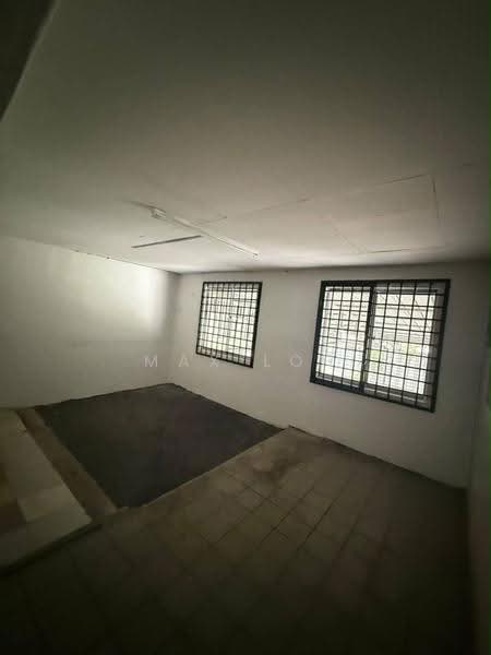 Shop for Rent in Taman Tiram Jaya (Ulu Tiram) - Max Loh - Interior - PropertyGuru.com.my