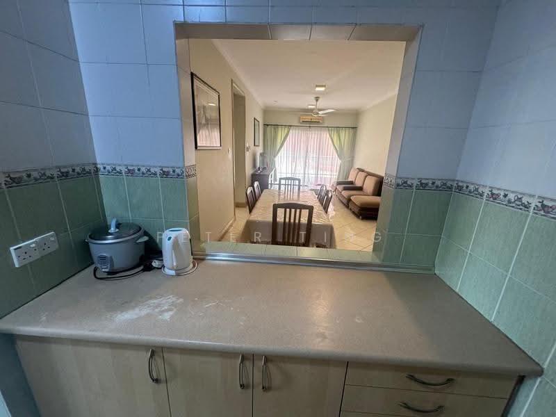 Kondominium untuk Dijual di Marina Court Resort Condominium - Peter Ting - Living Room - PropertyGuru.com.my