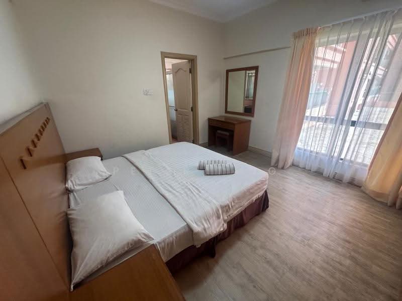 Kondominium untuk Dijual di Marina Court Resort Condominium - Peter Ting - Bedroom - PropertyGuru.com.my