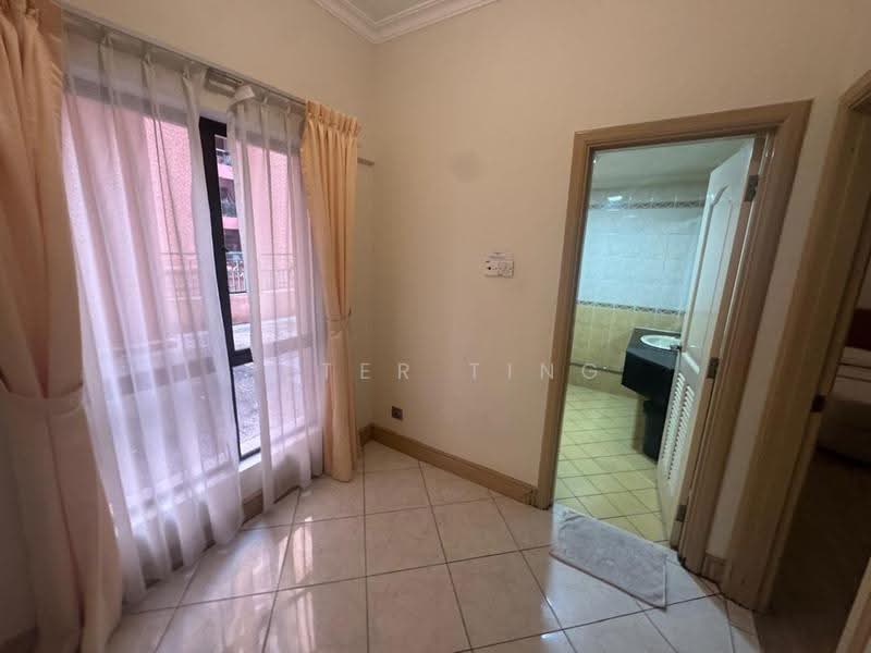 Kondominium untuk Dijual di Marina Court Resort Condominium - Peter Ting - Bathroom - PropertyGuru.com.my