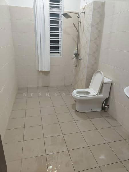 Semi-Detached House for Rent in Kelapa Sawit (Kulai) - Bernard Lim - Bathroom - PropertyGuru.com.my