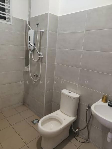 Semi-Detached House for Rent in Kelapa Sawit (Kulai) - Bernard Lim - Bathroom - PropertyGuru.com.my
