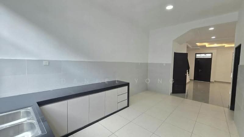 Rumah Teres 2-Tingkat untuk Dijual di Taman Pulai Hijauan (Skudai) - Daniel Yong - Kitchen - PropertyGuru.com.my
