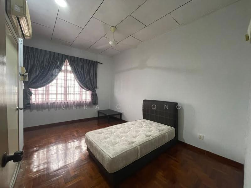 Rumah Teres 2-Tingkat untuk Dijual di Taman Daya (Johor Bahru) - Vera Cheong - Bedroom - PropertyGuru.com.my