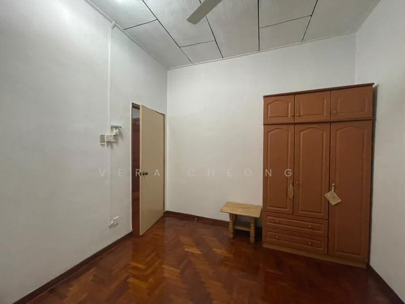 Rumah Teres 2-Tingkat untuk Dijual di Taman Daya (Johor Bahru) - Vera Cheong - Bedroom - PropertyGuru.com.my