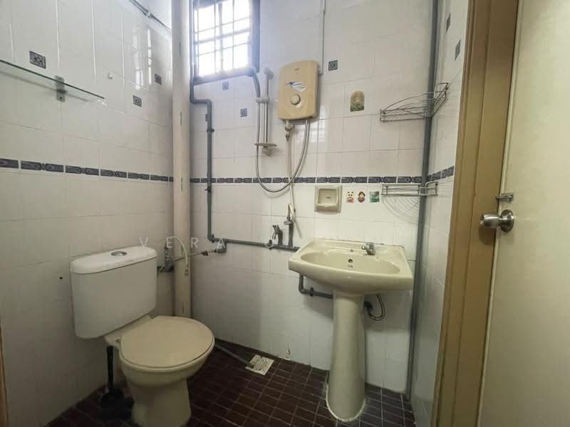 Rumah Teres 2-Tingkat untuk Dijual di Taman Daya (Johor Bahru) - Vera Cheong - Bathroom - PropertyGuru.com.my