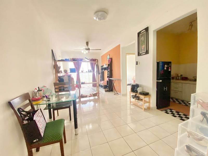 Pangsapuri untuk Dijual di Casa Riana - Sariza Hartanah - Living Room - PropertyGuru.com.my