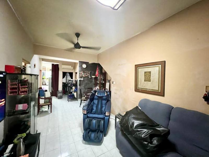 Townhouse for Sale in Taman Lagenda Mas (Cheras) - Azli Ibrahim - Living Room - PropertyGuru.com.my