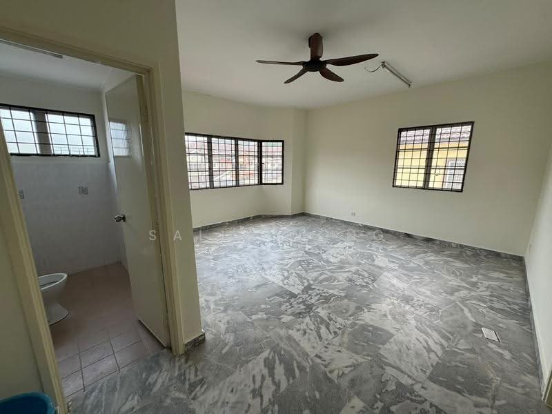 Rumah Teres untuk Dijual di Semenyih (Selangor) - Sally Wong - Bathroom - PropertyGuru.com.my