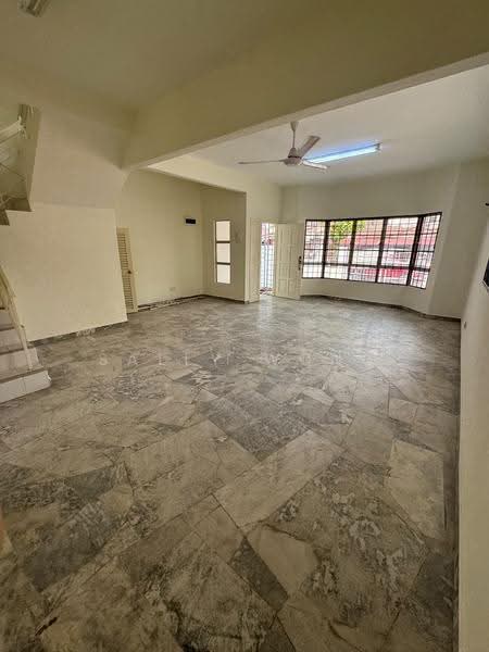 Rumah Teres untuk Dijual di Semenyih (Selangor) - Sally Wong - Living Room - PropertyGuru.com.my