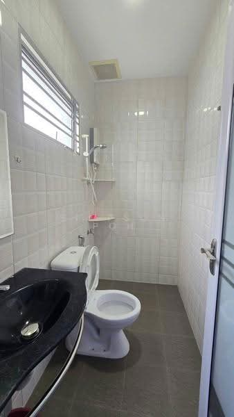 2-storey Terraced House for Sale in Setia Tropika (Johor Bahru) - Simpson Poh - Bathroom - PropertyGuru.com.my