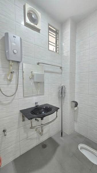 2-storey Terraced House for Sale in Setia Tropika (Johor Bahru) - Simpson Poh - Bathroom - PropertyGuru.com.my