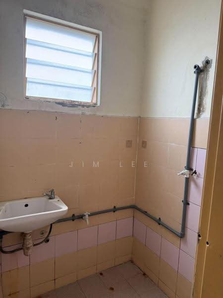 Flat for Sale at Desa Mentari Flat (Block 11) - Jim Lee - Bathroom - PropertyGuru.com.my