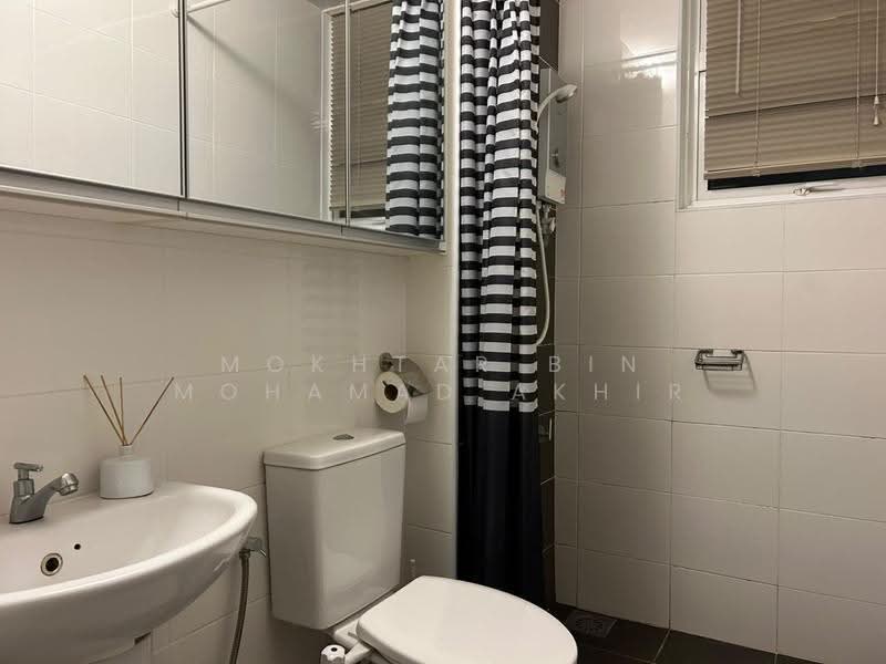 Condominium for Rent at Dwiputra Residences - Mokhtar Bin Mohamad Akhir - Bathroom - PropertyGuru.com.my