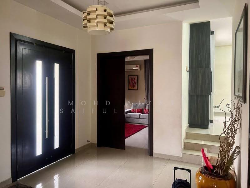 Bungalow House for Sale in Sungai Buloh (Selangor) - Mohd Aizat Saiful Bahri - Entrance - PropertyGuru.com.my