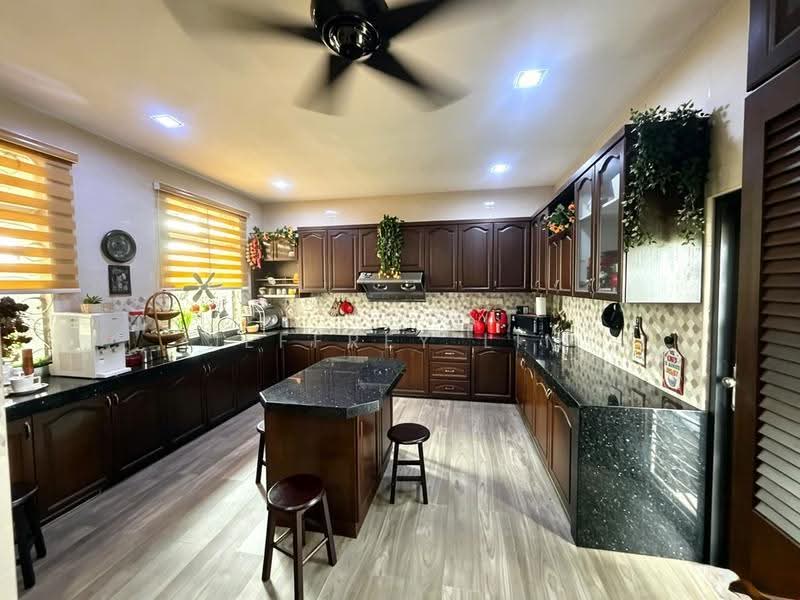 3-storey Terraced House for Sale in Taman Ehsan Jaya (Ulu Tiram) - Jeffrey Lim - Kitchen - PropertyGuru.com.my