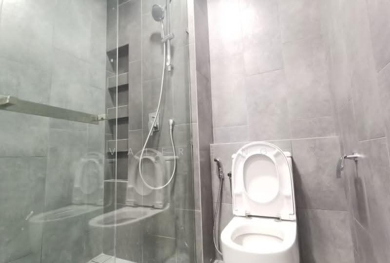 Service Residence for Sale at Ativo Suites @ Damansara Avenue - Valerie Ng - Bathroom - PropertyGuru.com.my
