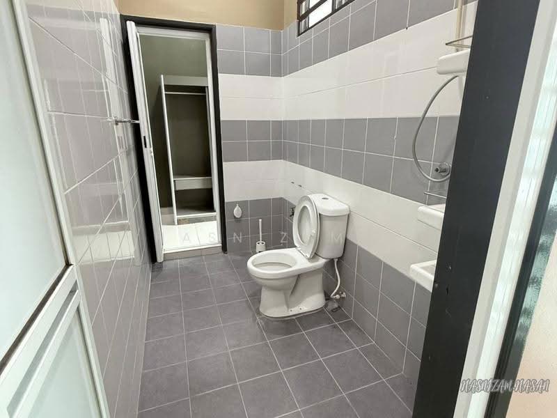 2-storey Terraced House for Sale in Penaga (Penang) - Hasnizam . - Bathroom - PropertyGuru.com.my