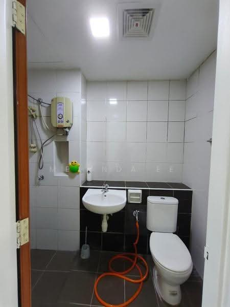 Service Residence for Sale at Sky Gardens Residences - Melinda Ee - Bathroom - PropertyGuru.com.my