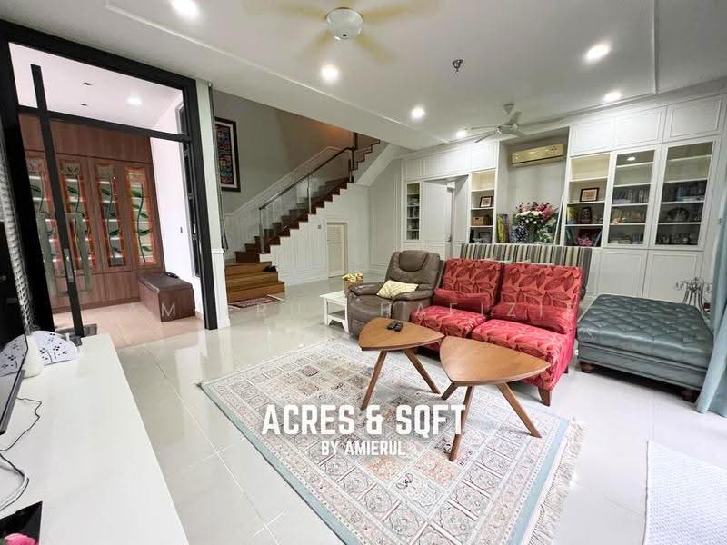 Rumah Berkembar untuk Dijual di Taman Equine (Seri Kembangan) - Amierul Hafizie - Living Room - PropertyGuru.com.my