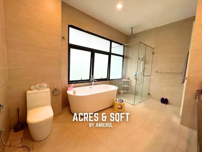 Rumah Berkembar untuk Dijual di Taman Equine (Seri Kembangan) - Amierul Hafizie - Bathroom - PropertyGuru.com.my