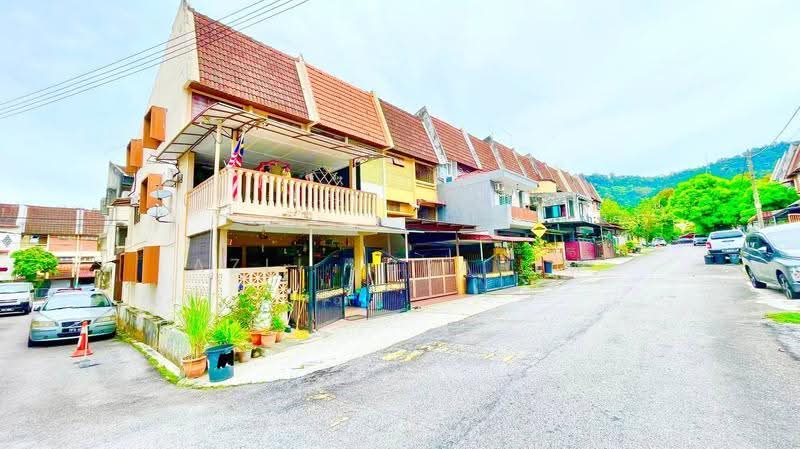 3-storey Terraced House for Sale in Taman Bukit Teratai (Ampang) - Azli Ibrahim - Exterior - PropertyGuru.com.my