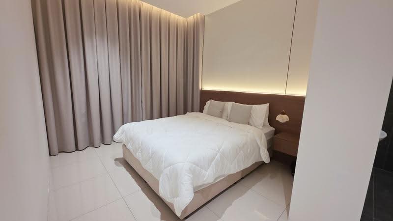 Kondominium untuk Dijual di Eight & Eight Condominium - Hui Xing - Master Bedroom - PropertyGuru.com.my