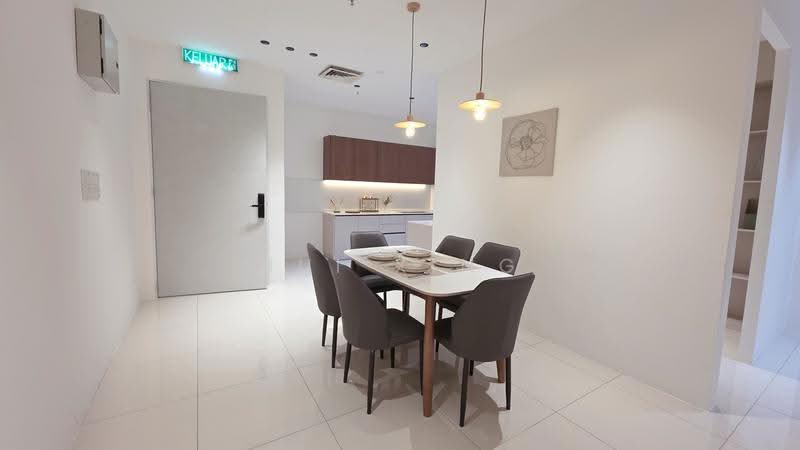 Kondominium untuk Dijual di Eight & Eight Condominium - Hui Xing - Dining Room - PropertyGuru.com.my