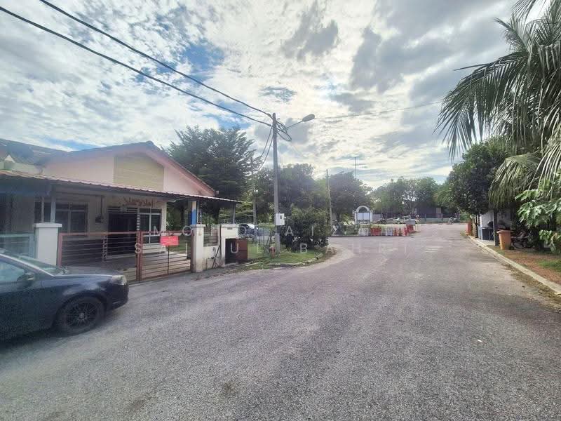 1-storey Terraced House for Sale in Taman Semenyih Permai (Semenyih) - Mohd Aizat Saiful Bahri - Exterior - PropertyGuru.com.my
