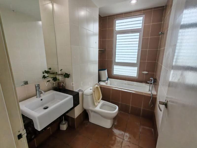 Condominium for Sale at 10 Island Resort - Vincent Koay - Bathroom - PropertyGuru.com.my