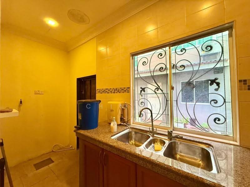 2-storey Terraced House for Rent in Taman Bukit Piatu Mutiara (Bukit Baru) - CHIN FN - Kitchen - PropertyGuru.com.my