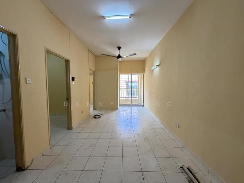 Pangsapuri untuk Dijual di Taman Rawang Mutiara - Danny Wong - Living Room - PropertyGuru.com.my
