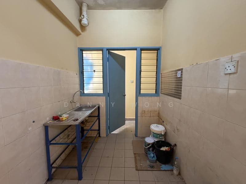 Pangsapuri untuk Dijual di Taman Rawang Mutiara - Danny Wong - Kitchen - PropertyGuru.com.my