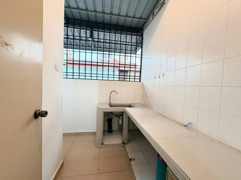 2-storey Terraced House for Sale in Taman Sri Pulai Perdana (Skudai) - Iden Tan - Kitchen - PropertyGuru.com.my
