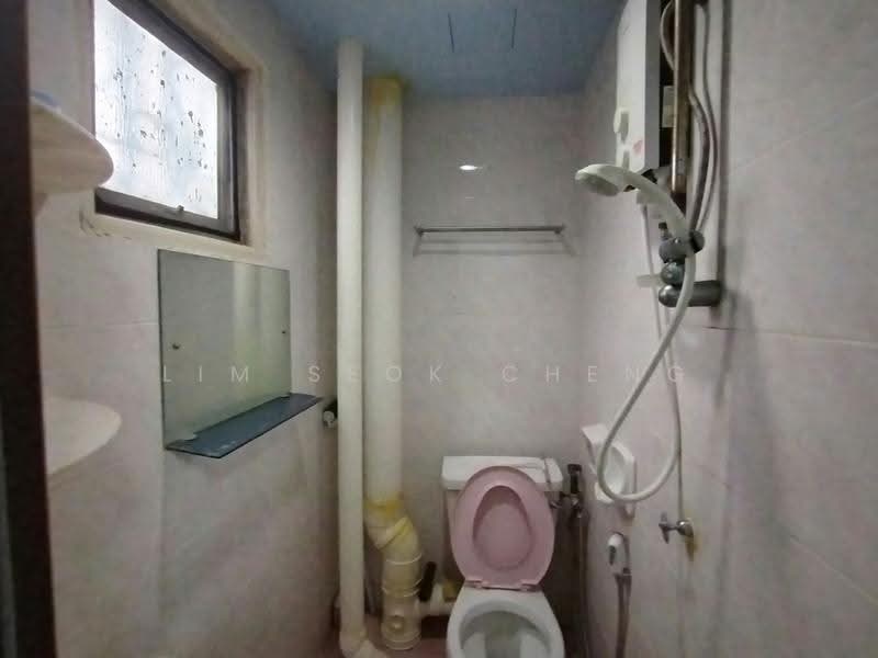 Pangsapuri untuk Disewa di Indah Kota Apartment - Lim Seok Cheng - Bathroom - PropertyGuru.com.my
