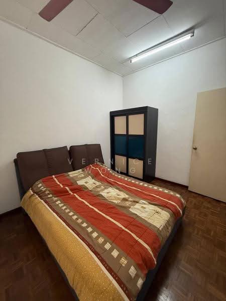 2-storey Terraced House for Sale in Taman Molek (Johor Bahru) - Vernice Wong - Bedroom - PropertyGuru.com.my