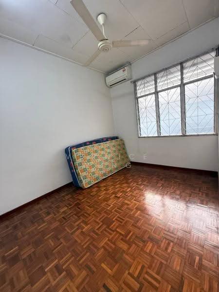 2-storey Terraced House for Sale in Taman Molek (Johor Bahru) - Vernice Wong - Bedroom - PropertyGuru.com.my