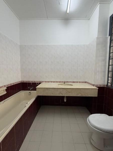 2-storey Terraced House for Sale in Bandar Seri Alam (Masai) - Iden Tan - Bathroom - PropertyGuru.com.my