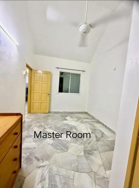 1-storey Terraced House for Rent in Bandar Kinrara (Selangor) - Abby Woo - Master Bedroom - PropertyGuru.com.my