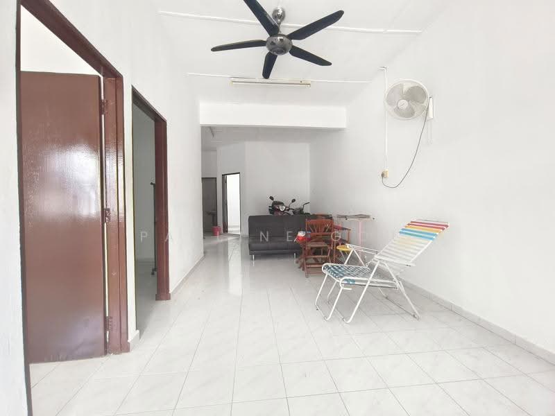 1-storey Terraced House for Sale in Taman Universiti (Skudai) - Pauline Goh - Living Room - PropertyGuru.com.my
