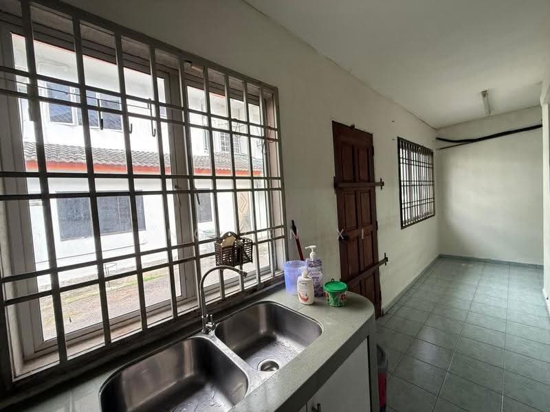 2-storey Terraced House for Sale in Bandar Putra Kulai (Kulai) - NG ZEN XI - Kitchen - PropertyGuru.com.my